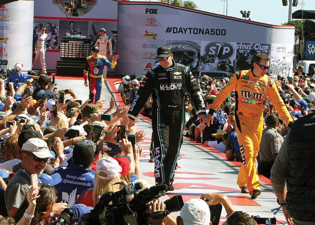 TIDE.V8©Daytona International Speedway Archive.6610900