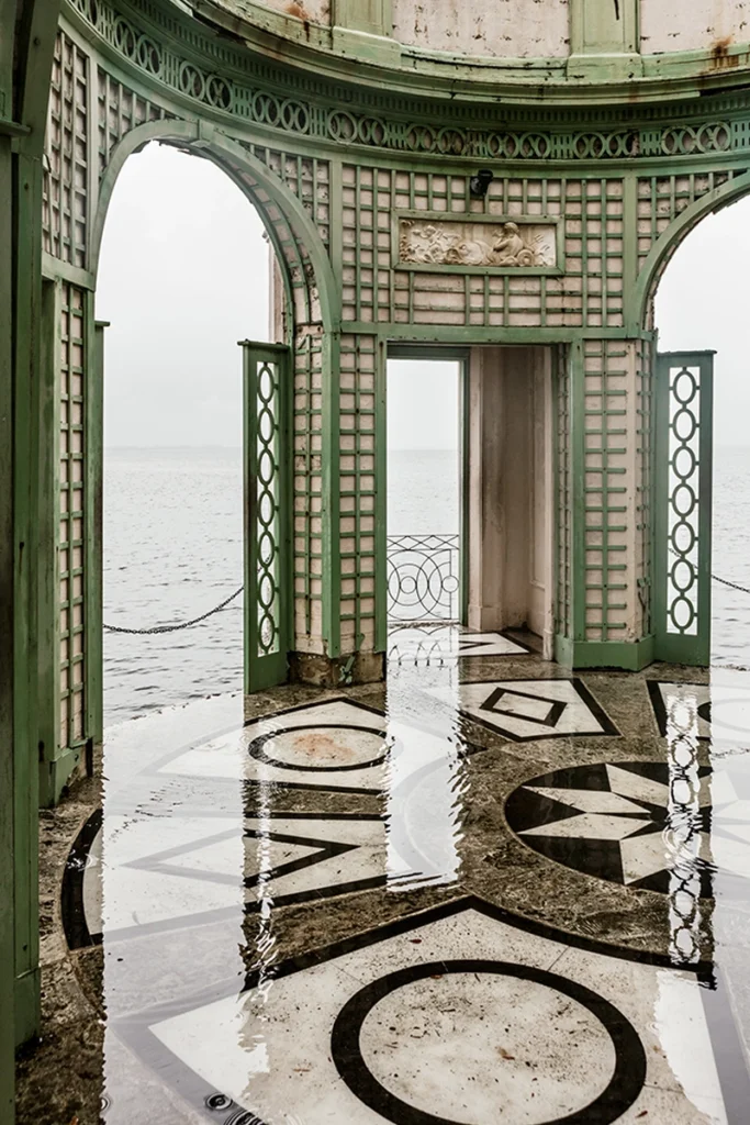 Anastasia Samoylova Captures the Sinking Sunshine State on Camera 2 tea room