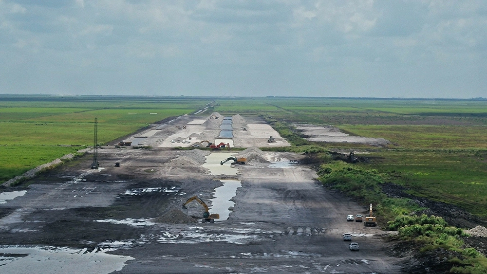 Construction scene from River of Grass